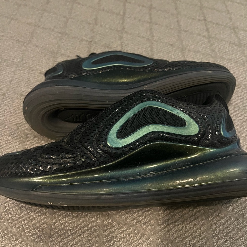 Nike air max size 7 women black and blue